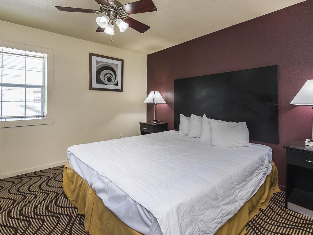 Relax Inn Manor Room photo